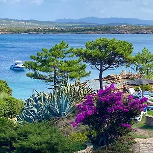 Casa vacanze Casa Mughetto R5055 Seafront, Private Sea Access, Swimming Pool, La Maddalena (Sassari)